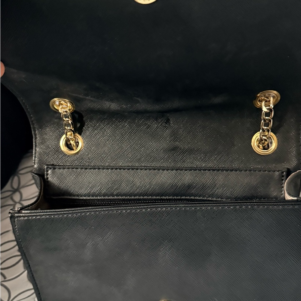 B86-Michael Kors Black Shoulder Bag with Gold Chain -  wallet sold separately - Picture 5 of 6